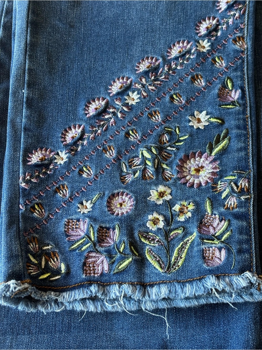Tribal Jeans | Wildflower Embroidered | Raw Hem | Size 16 - Picture 6 of 6